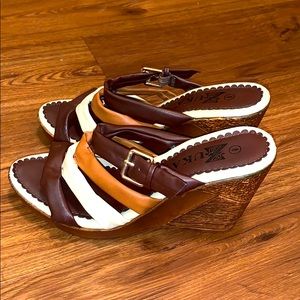 Earth tone wooden wedges
